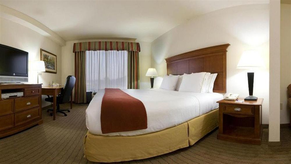 Holiday Inn Express & Suites Dyersburg, An Ihg Hotel Εξωτερικό φωτογραφία